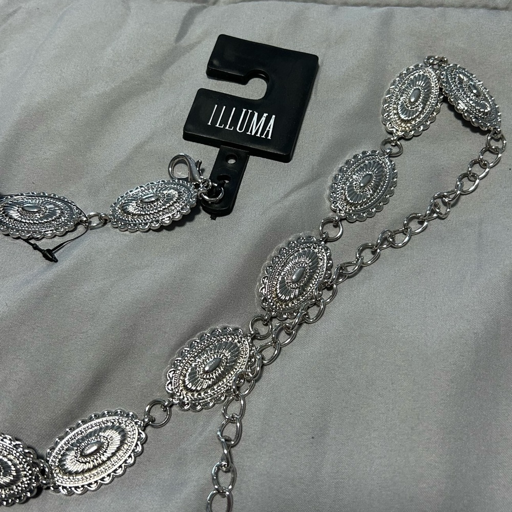 Illuma Women’s Silver Concho Statement Belt NWT - Picture 5 of 8